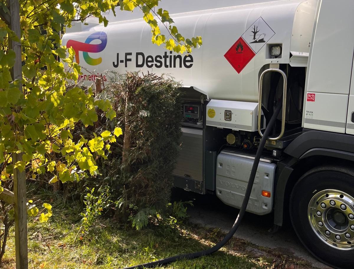 Livraison de mazout avec un camion J-F Destiné